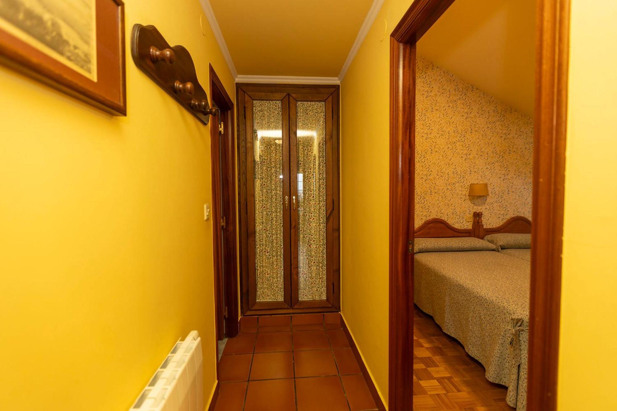 Escuder Apartamentos Turisticos Ribadeo Eksteriør billede